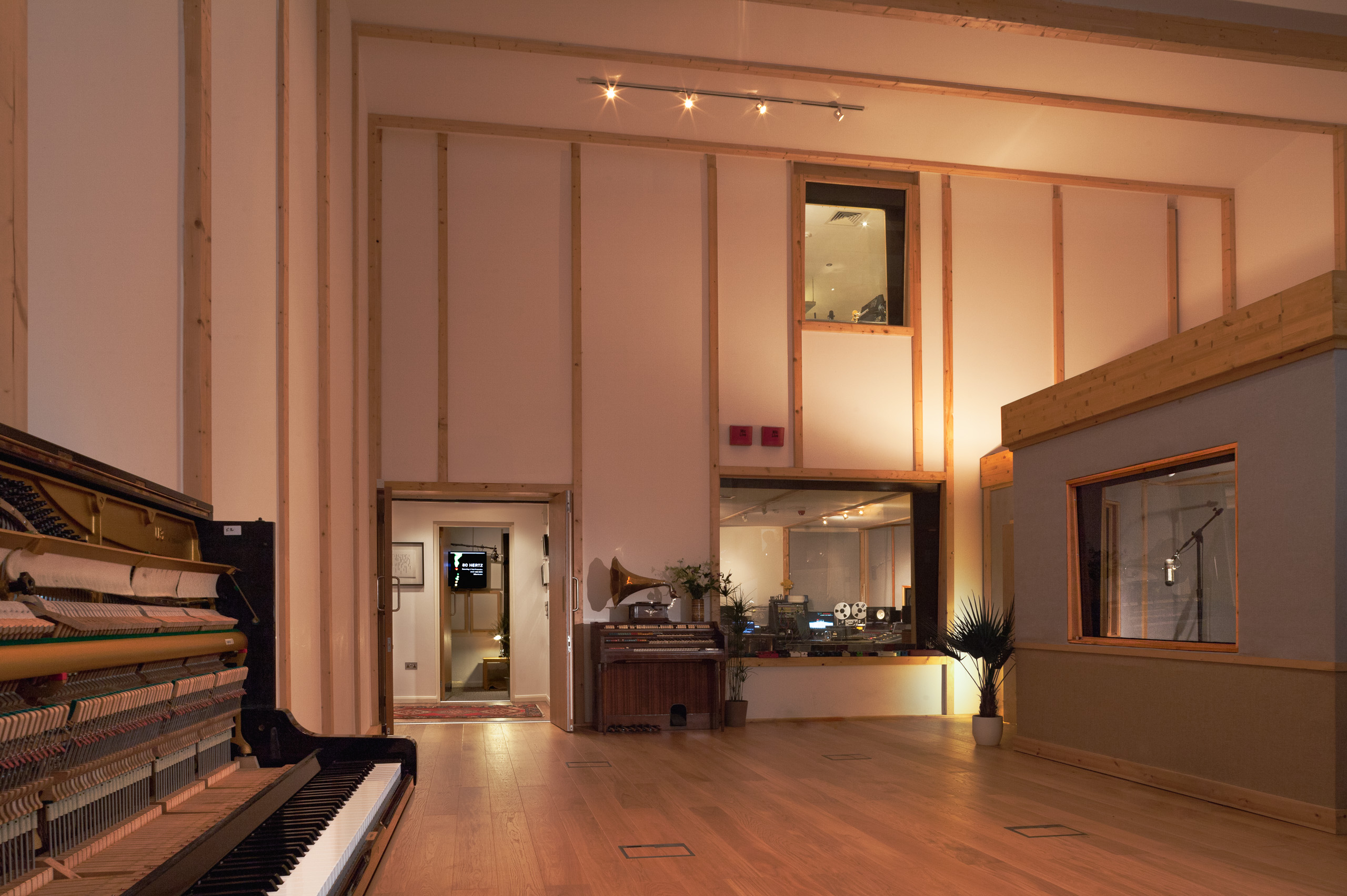 80 HERTZ Studios Live Room 2011